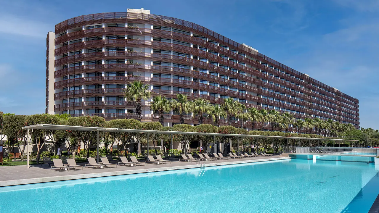 Nirvana Cosmopolitan Hotel Transfer - Safe With Us