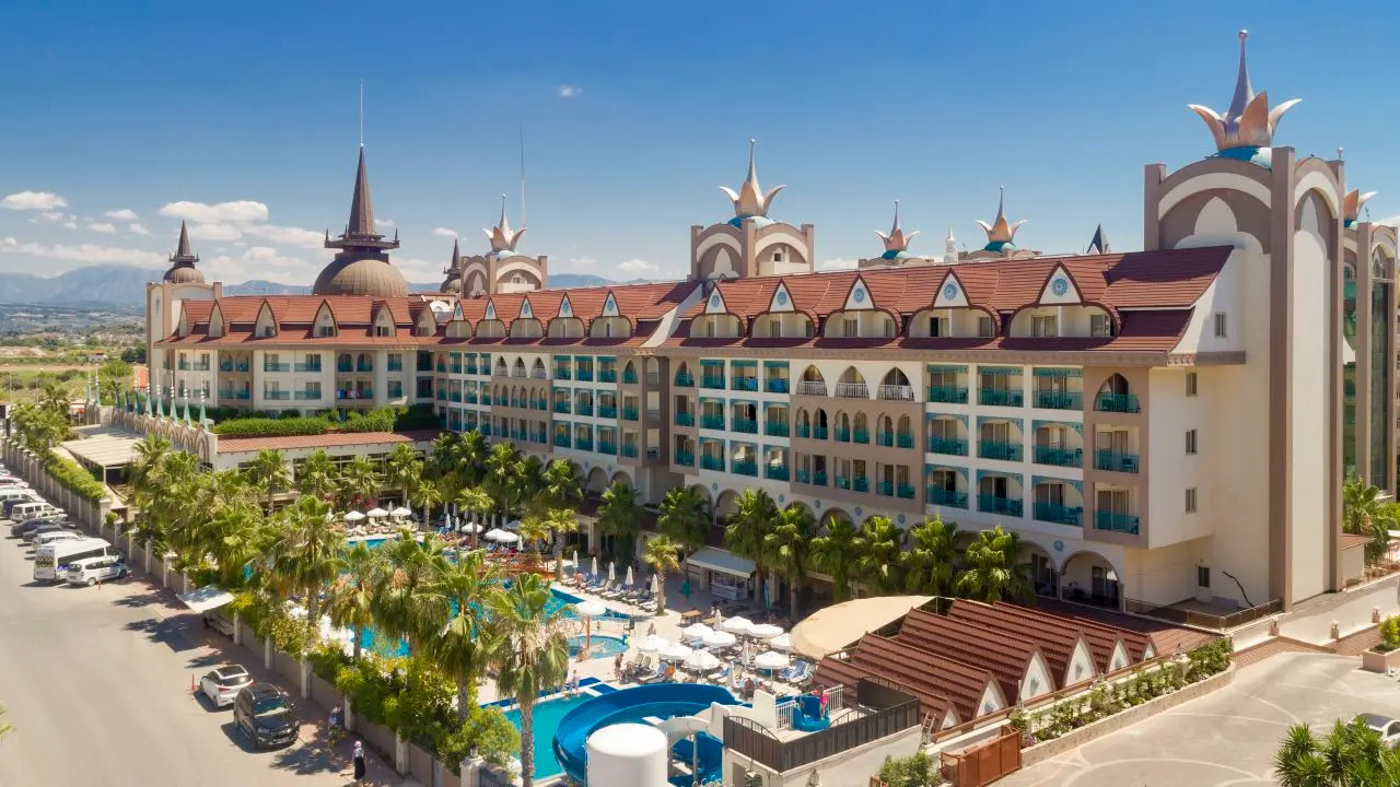 Side Crown Palace Transfer - Safe With Us