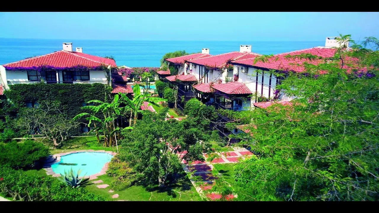 Club Hotel Titan Transfer - Safe With Us