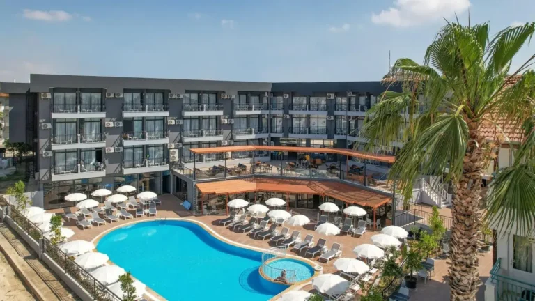 Clover Magic Park Hotel Transfer - Safe With Us